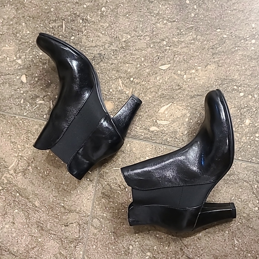 A2 by Aerosoles Stroke Along  Chelsea style boots, 8.5, black
